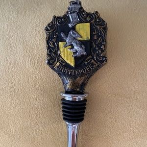 HARRY POTTER Hufflepuff  WINE BOTTLE STOPPER, BRAND NEW